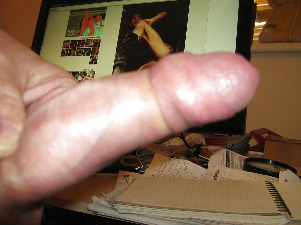 7P Wanking to porn