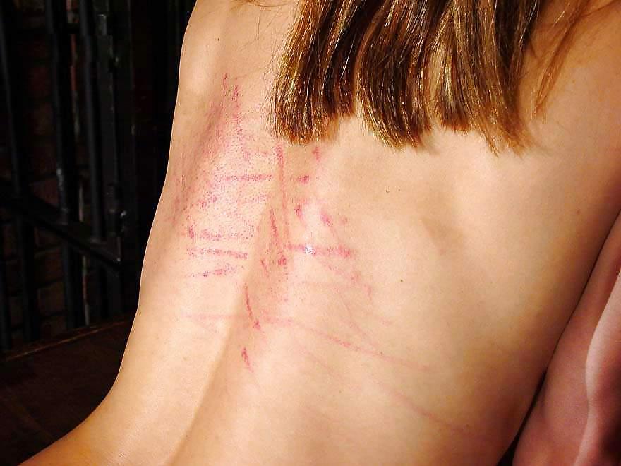 25P Nice whipping scene with a lot of whipmarks