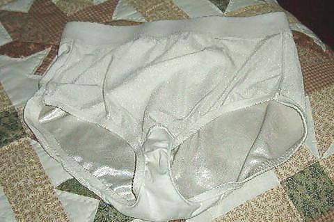 25P Housesitting for my BBW 71 year old granny neighbour