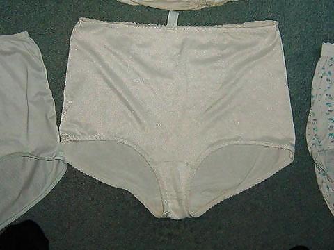 25P Housesitting for my BBW 71 year old granny neighbour