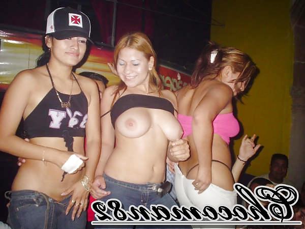 10P The girls in the club showing her ass and tits