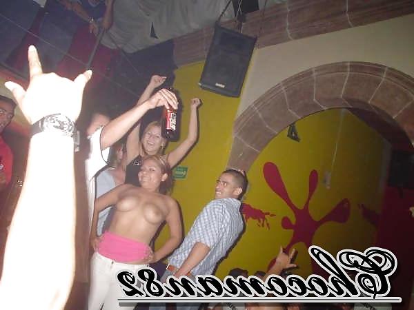 10P The girls in the club showing her ass and tits