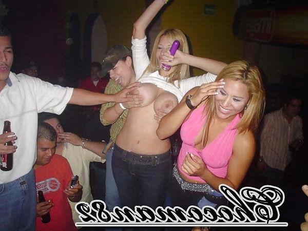 10P The girls in the club showing her ass and tits
