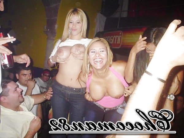 10P The girls in the club showing her ass and tits