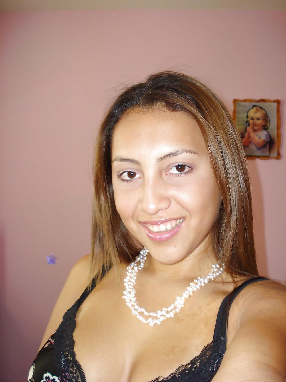 25P Vollbusiges Latino-Babe