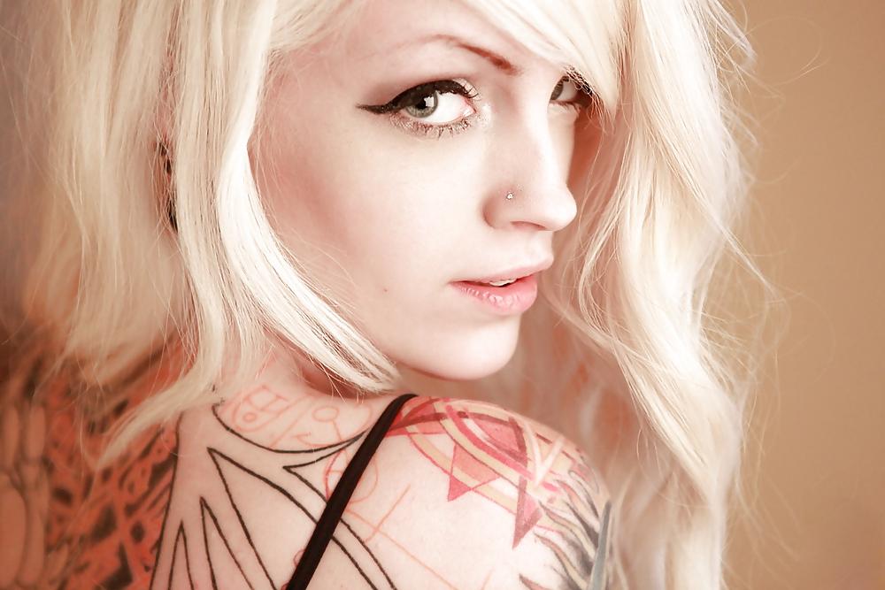 25P Incredible hot tattooed teen - Blond & Gorgeous