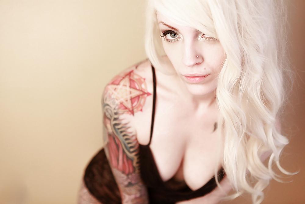 25P Incredible hot tattooed teen - Blond & Gorgeous