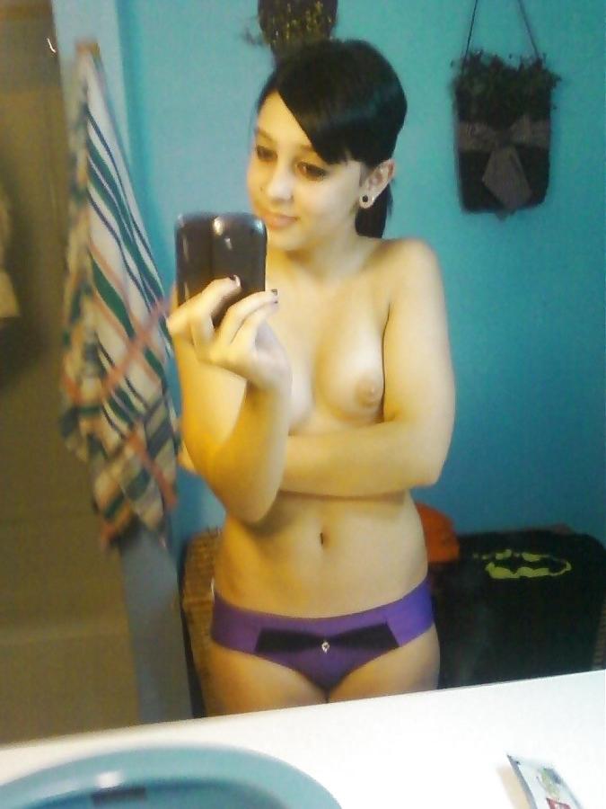 21P Latin whore selfshots