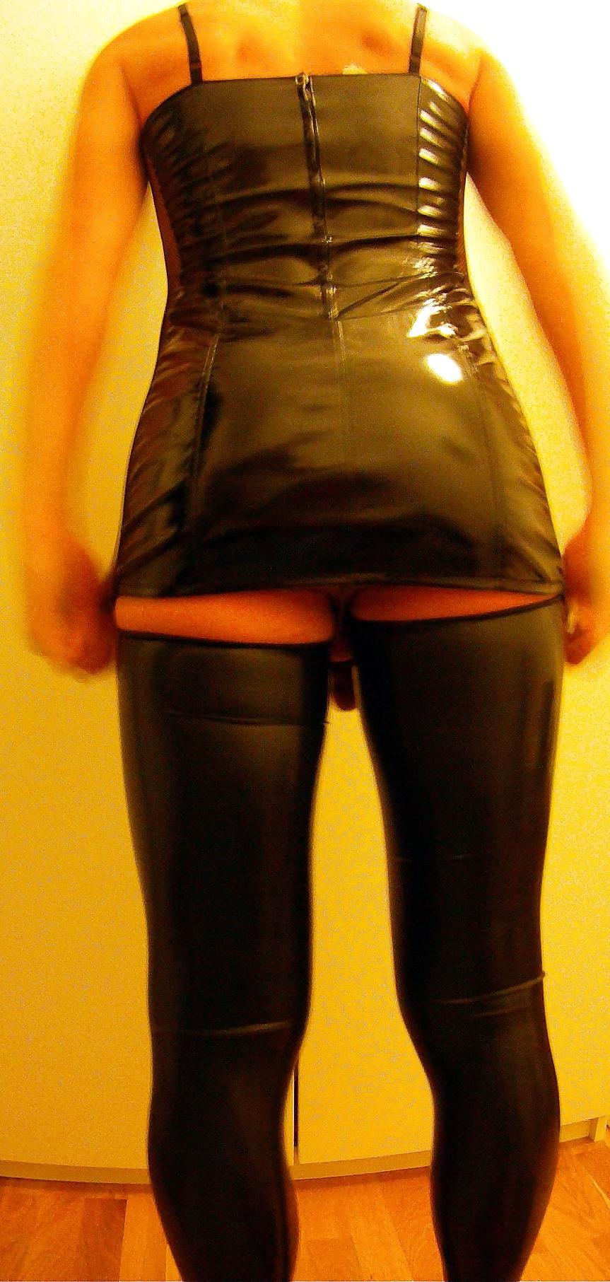 9P Kleine latex schlampe