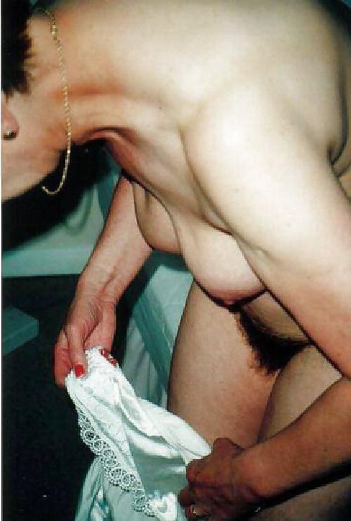 13P HAIRY MATURE JULIE