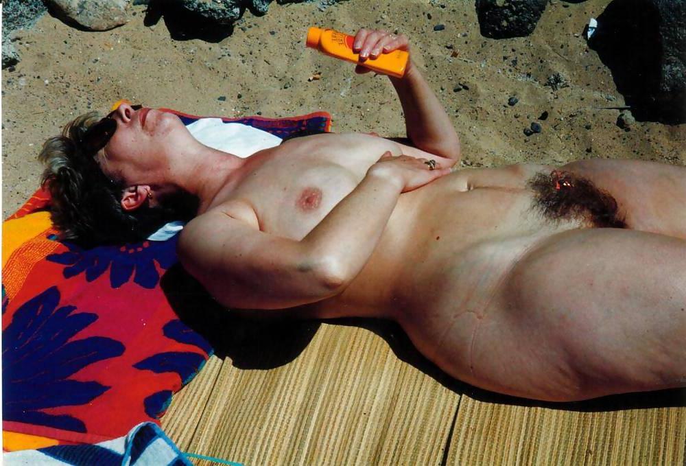 13P HAIRY MATURE JULIE