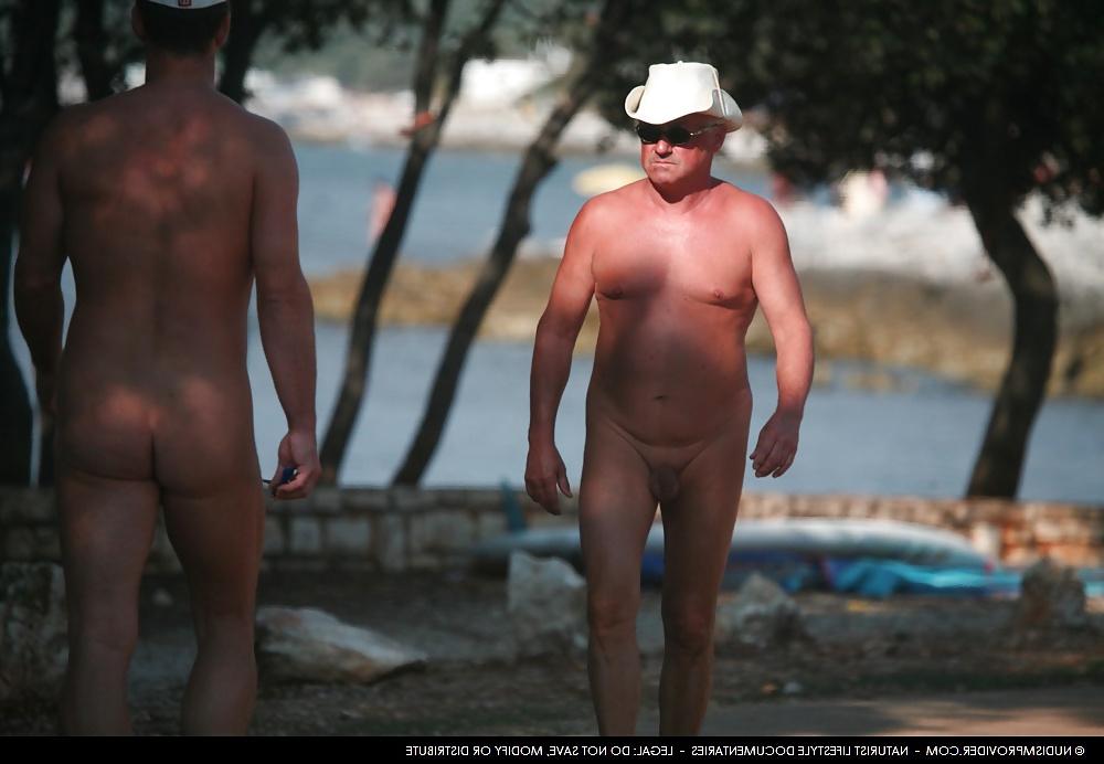 25P Older nudist