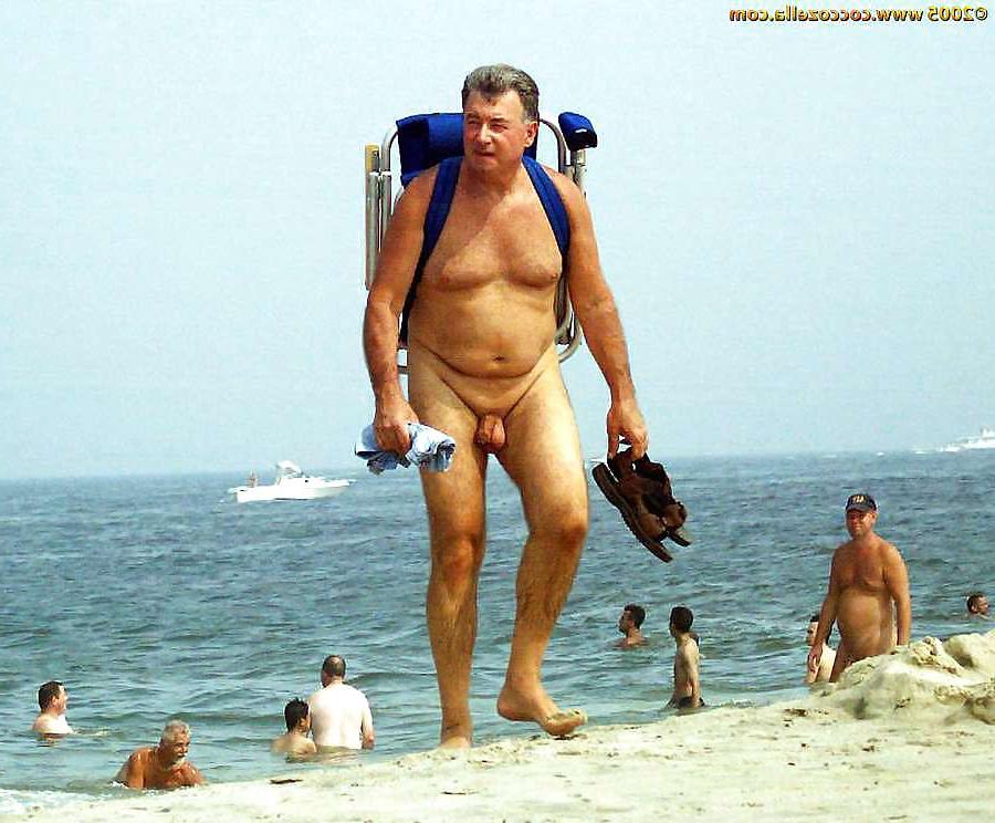 25P Older nudist