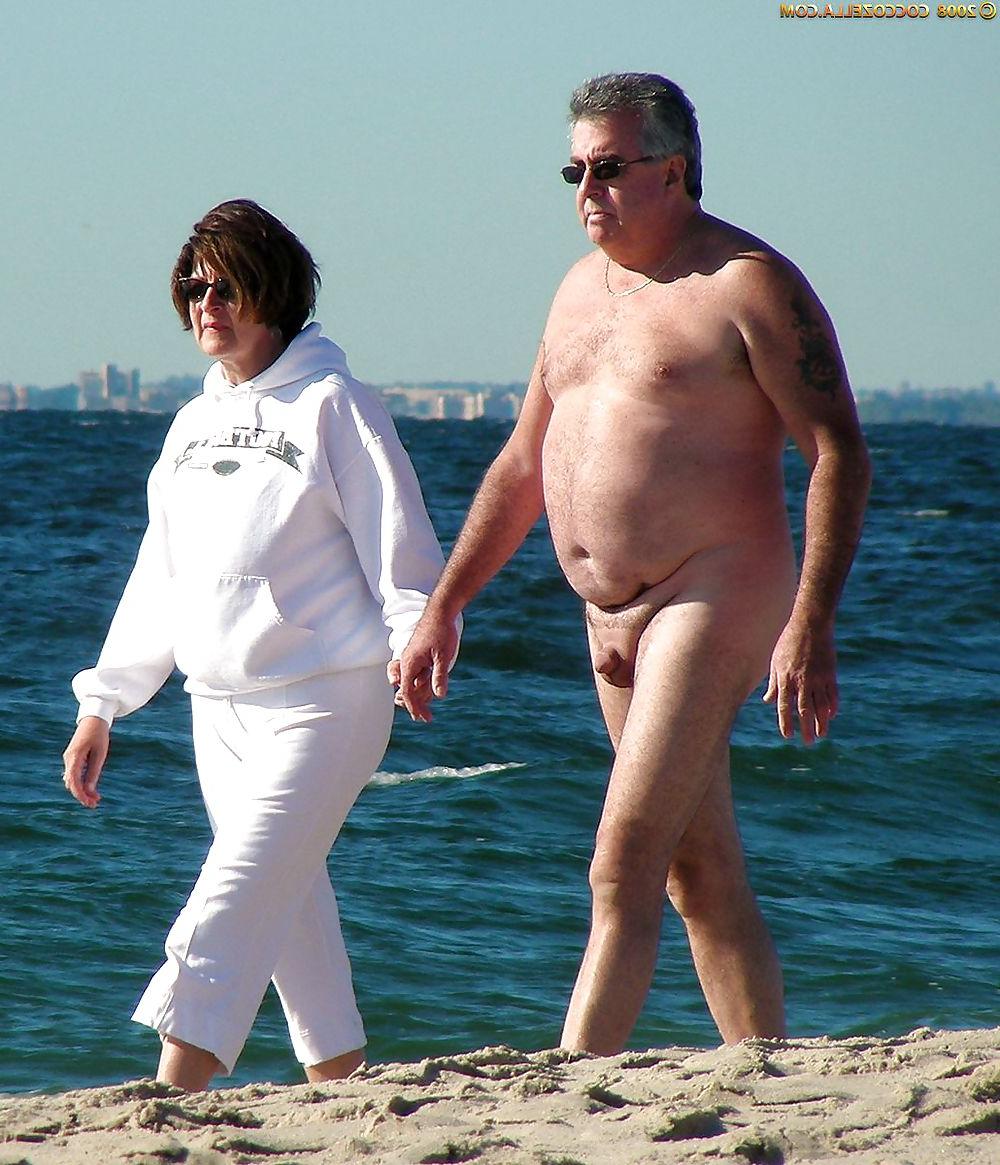 25P Older nudist