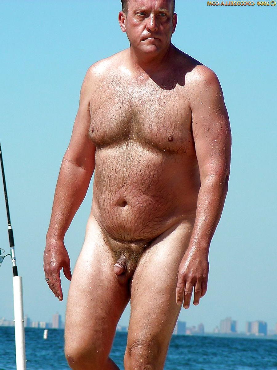 25P Older nudist
