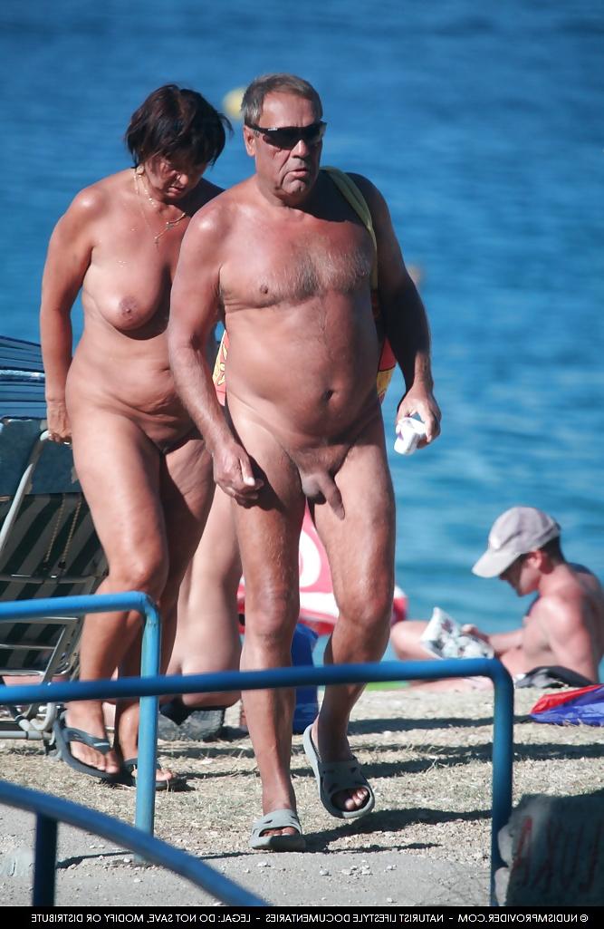 25P Older nudist