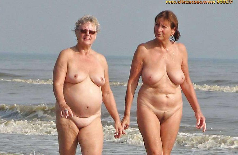 25P Older nudist
