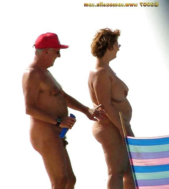 25P Older nudist