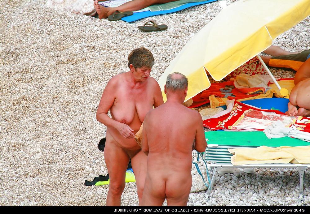 25P Older nudist