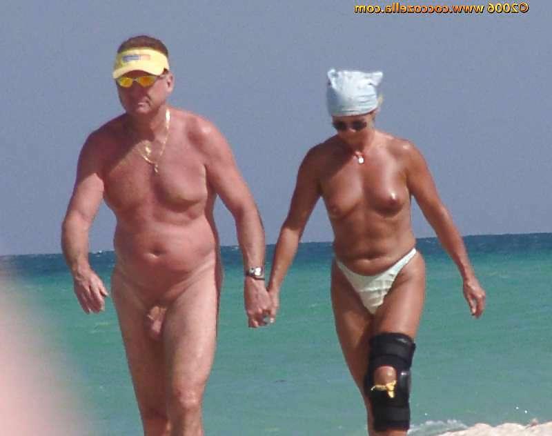 25P Older nudist