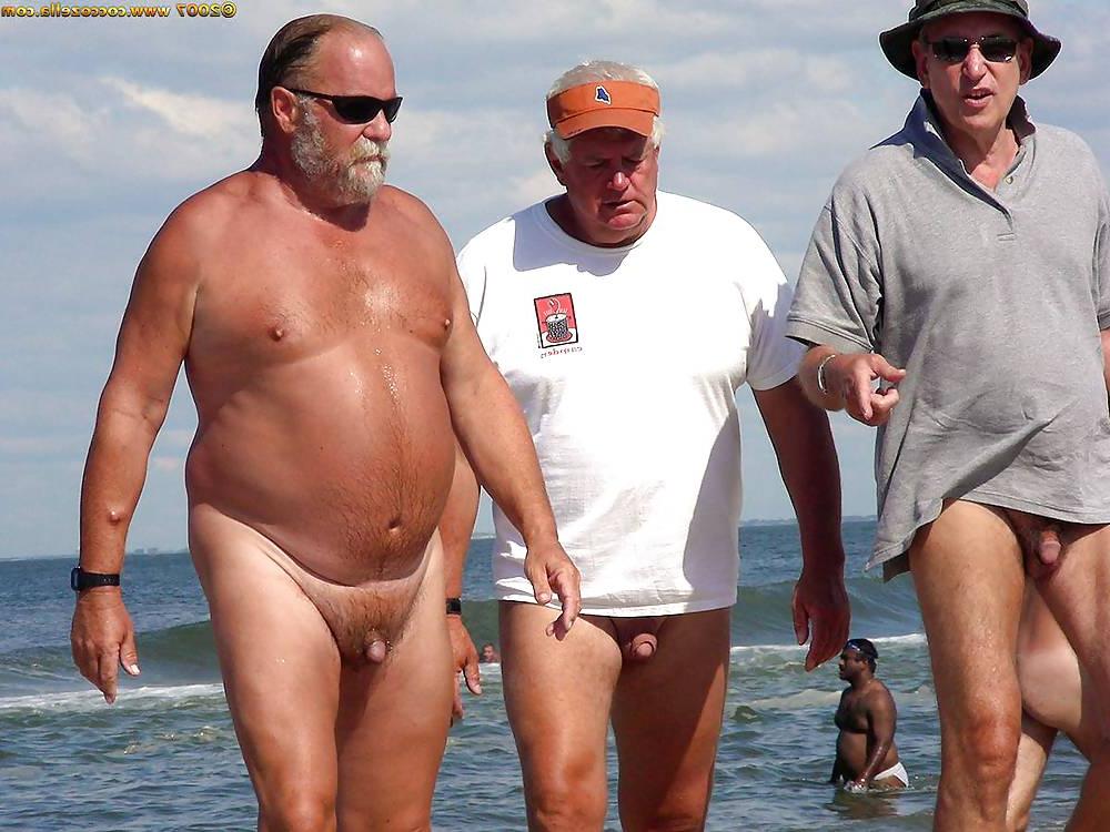25P Older nudist
