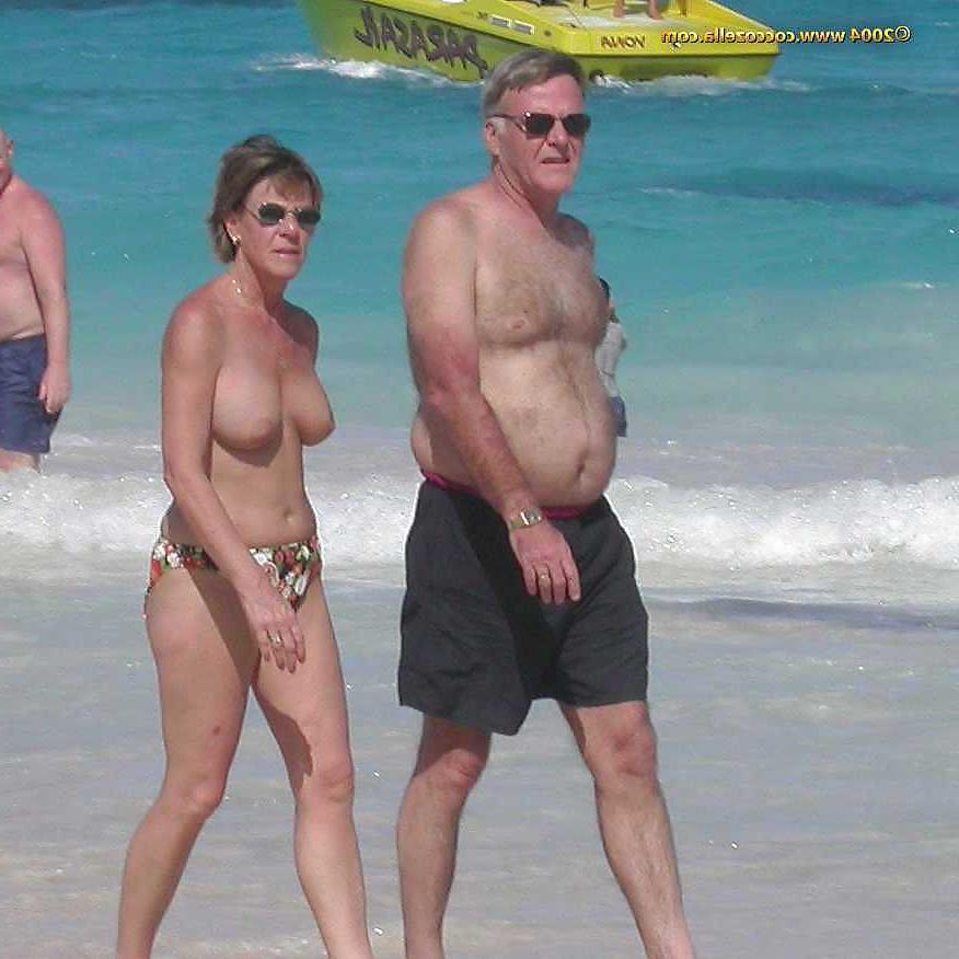 25P Older nudist