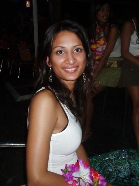 11P UK sexy Indian Paki babes