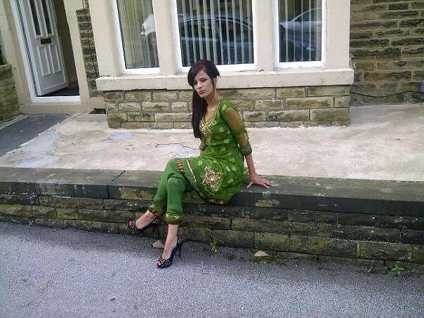 11P UK sexy Indian Paki babes