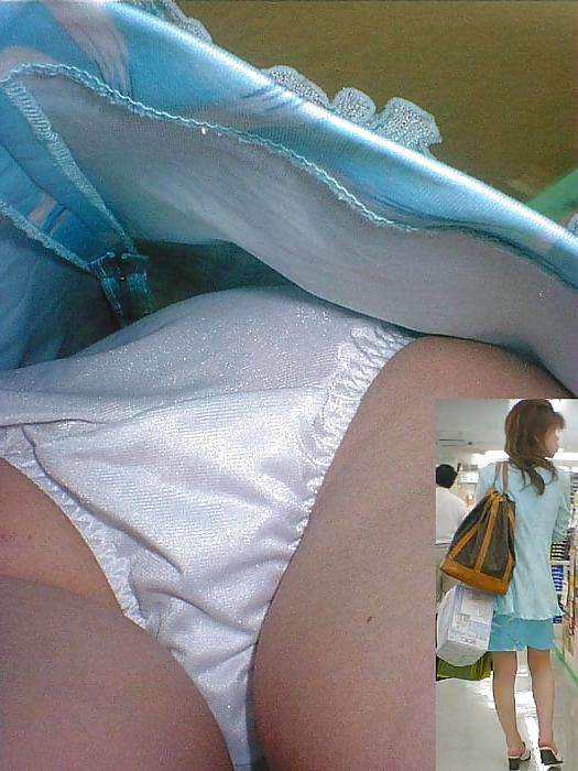 25P Nylon Panty Upskirts