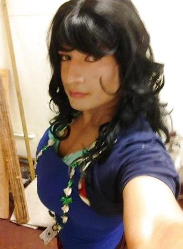 25P Shy Little Girl looking Pretty :)