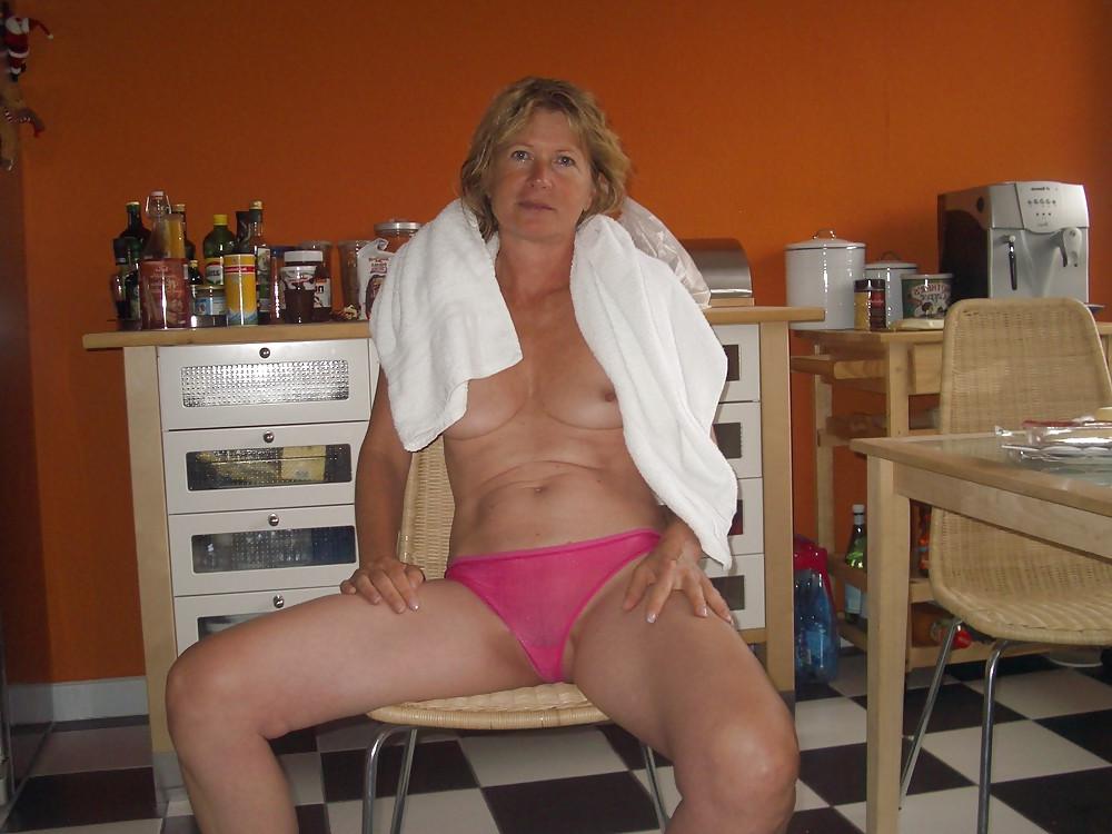 25P Mature wife 8 (in action)