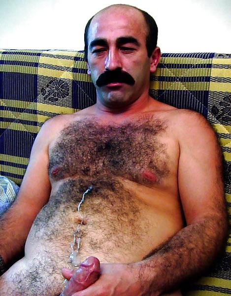 25P Hot hairy turkish dude !