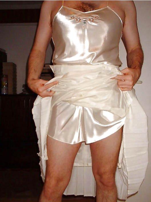 25P Withe Satin Upskirt