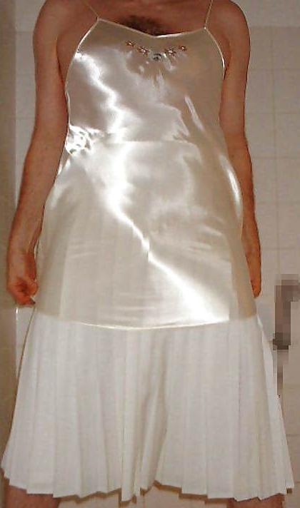 25P Withe Satin Upskirt