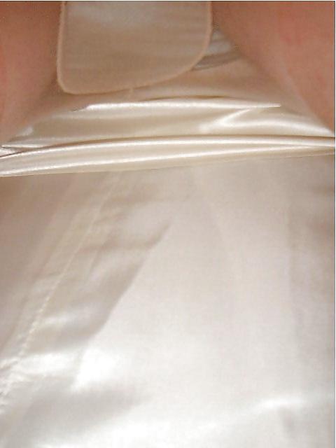 25P Withe Satin Upskirt