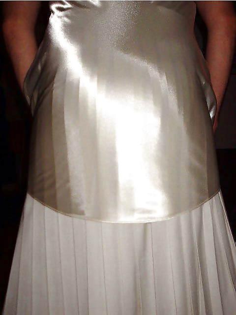 25P Withe Satin Upskirt