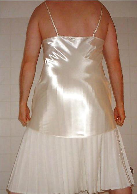 25P Withe Satin Upskirt