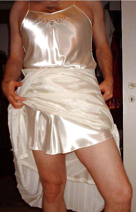 25P Withe Satin Upskirt