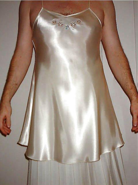 25P Withe Satin Upskirt
