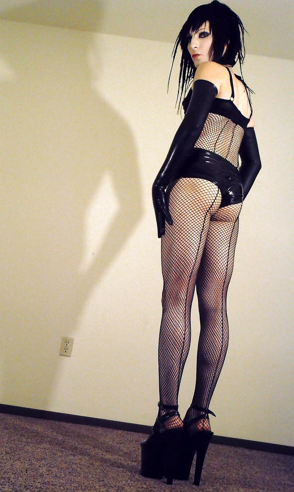 14P Fishnet Goddess