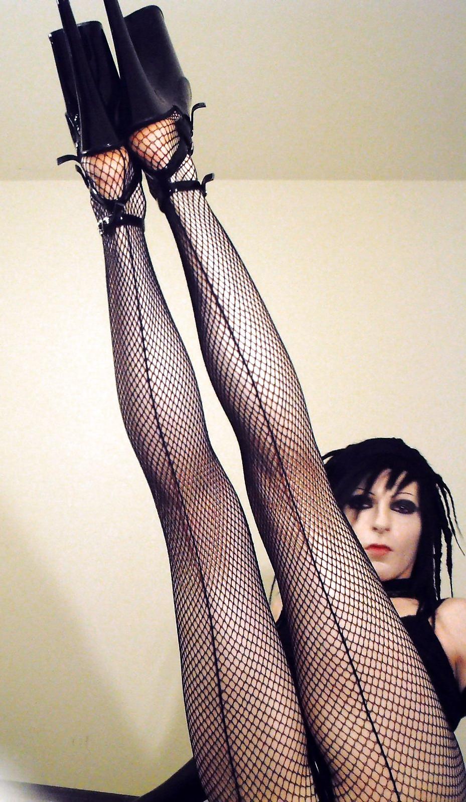 14P Fishnet Goddess