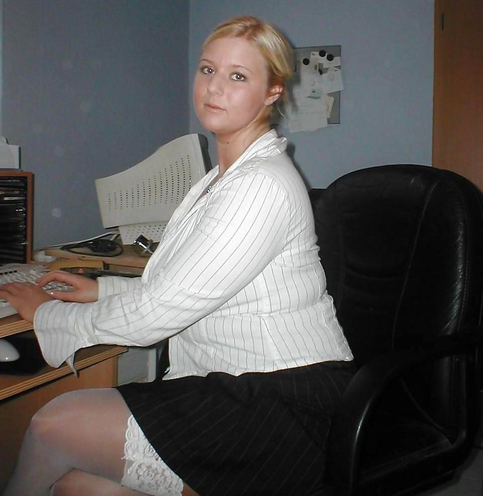 24P Curvy Blonde Bunny