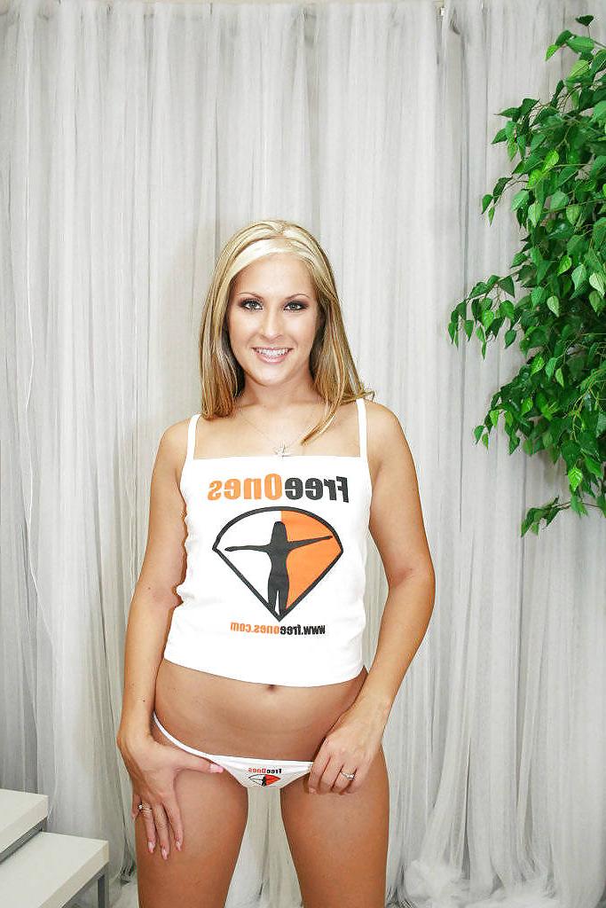 23P T-SHIRT BABE - CHELSIE RAE