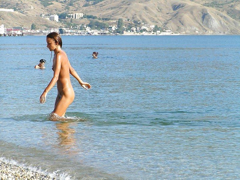 25P I am a  nudist