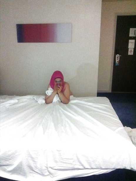 11P Spy scandal !!arab egypt hijab wife Wears paki jilbab