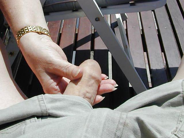 7P Chubby mature wanking her hubby