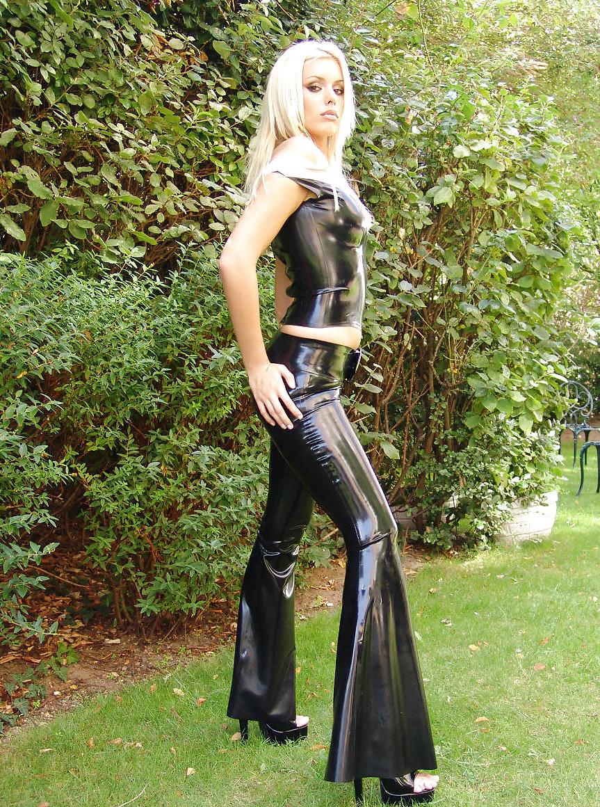 18P SHINY LATEX