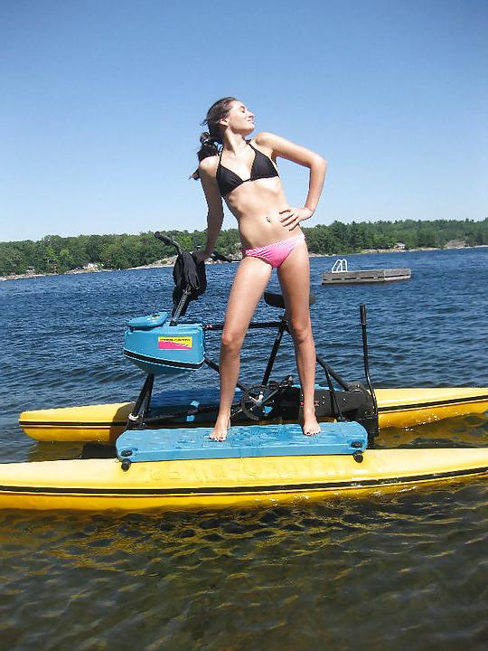 25P Girls in Bikinis 4
