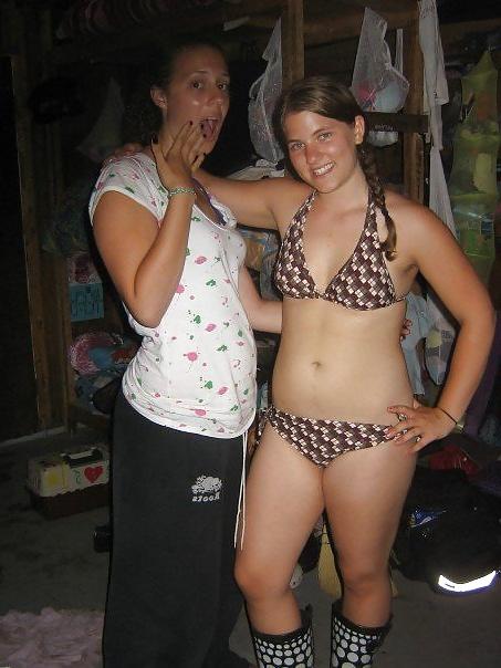 25P Girls in Bikinis 4