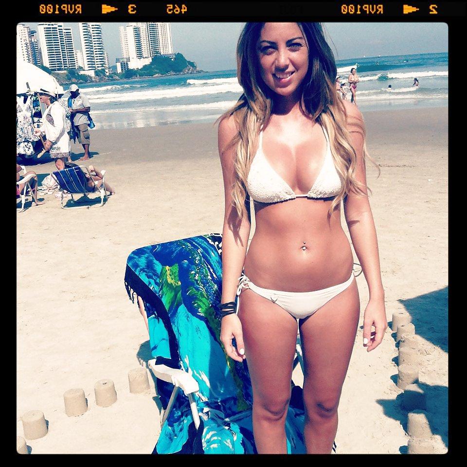 25P Girls in Bikinis 4